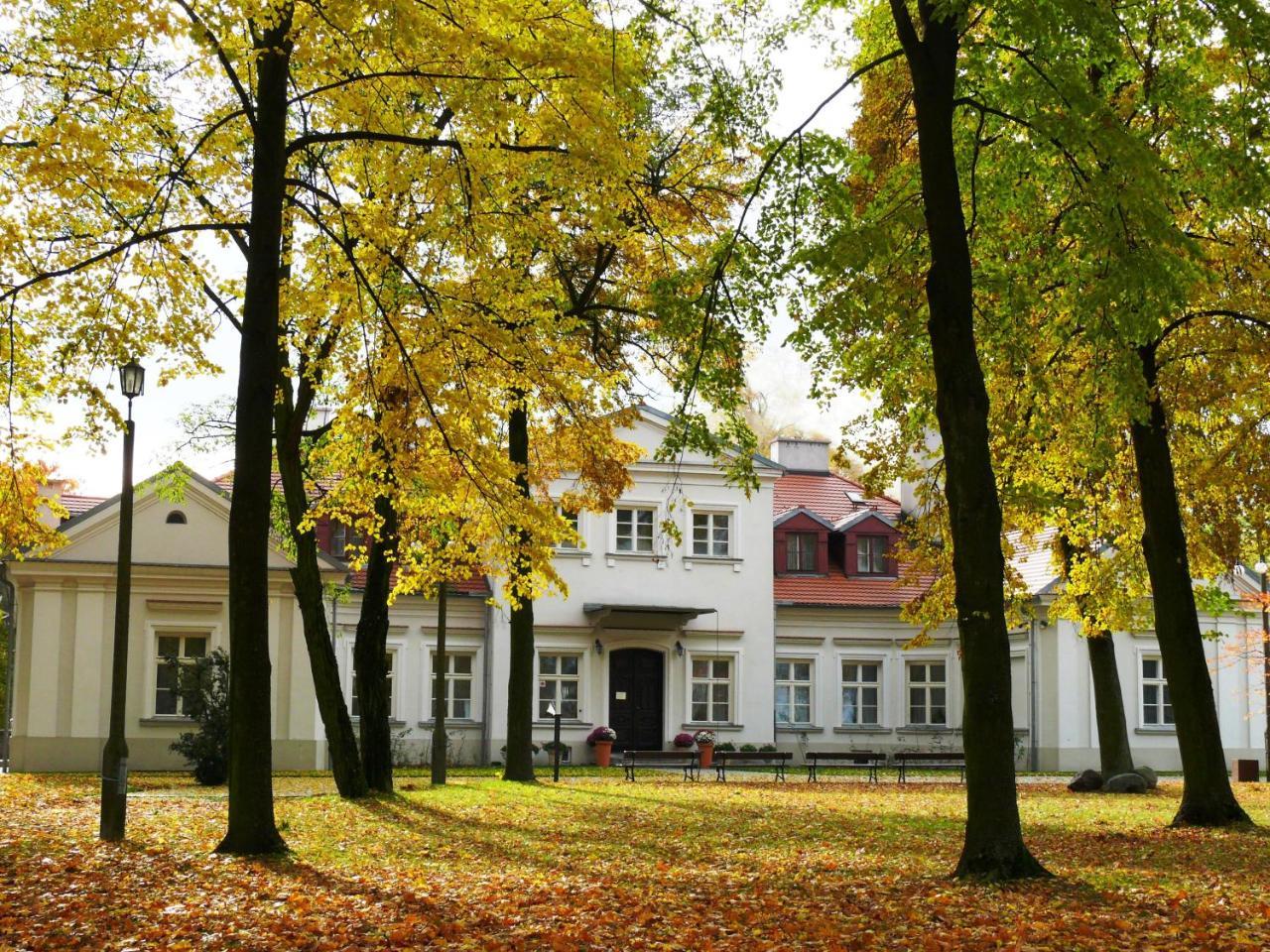 Dwor Zbozenna Hotel Przysucha Exterior photo