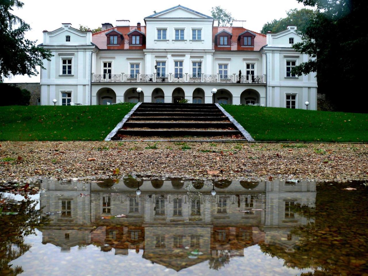 Dwor Zbozenna Hotel Przysucha Exterior photo