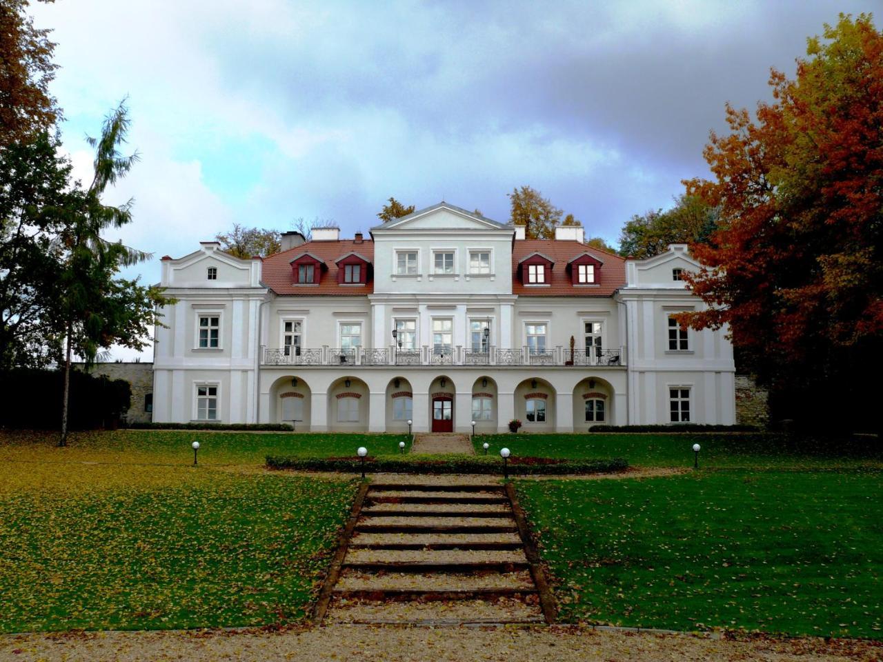 Dwor Zbozenna Hotel Przysucha Exterior photo